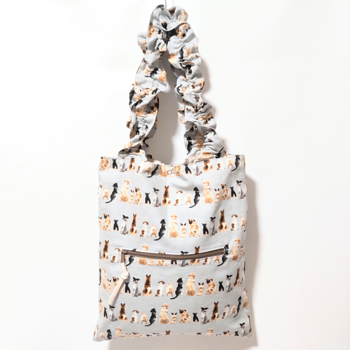 犬の後ろ姿柄シュシュトートバッグ(グレー) トートバッグ omo＊布雑貨 