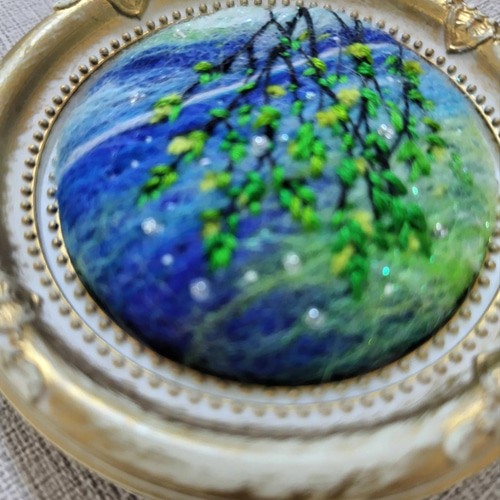 ☆SOLD☆「新緑」羊毛フェルトブローチ ブローチ Leo 通販 18186515