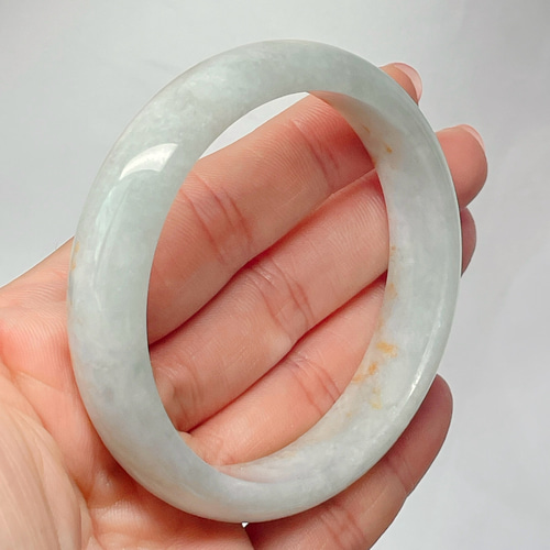 【新入荷】本翡翠保証‼️天然翡翠　赤翡翠洒金バングル　内径約56.8mm 鑑定書付 新入荷】本翡翠保証‼️天然翡翠 天然赤翡翠洒金バングル 内径約