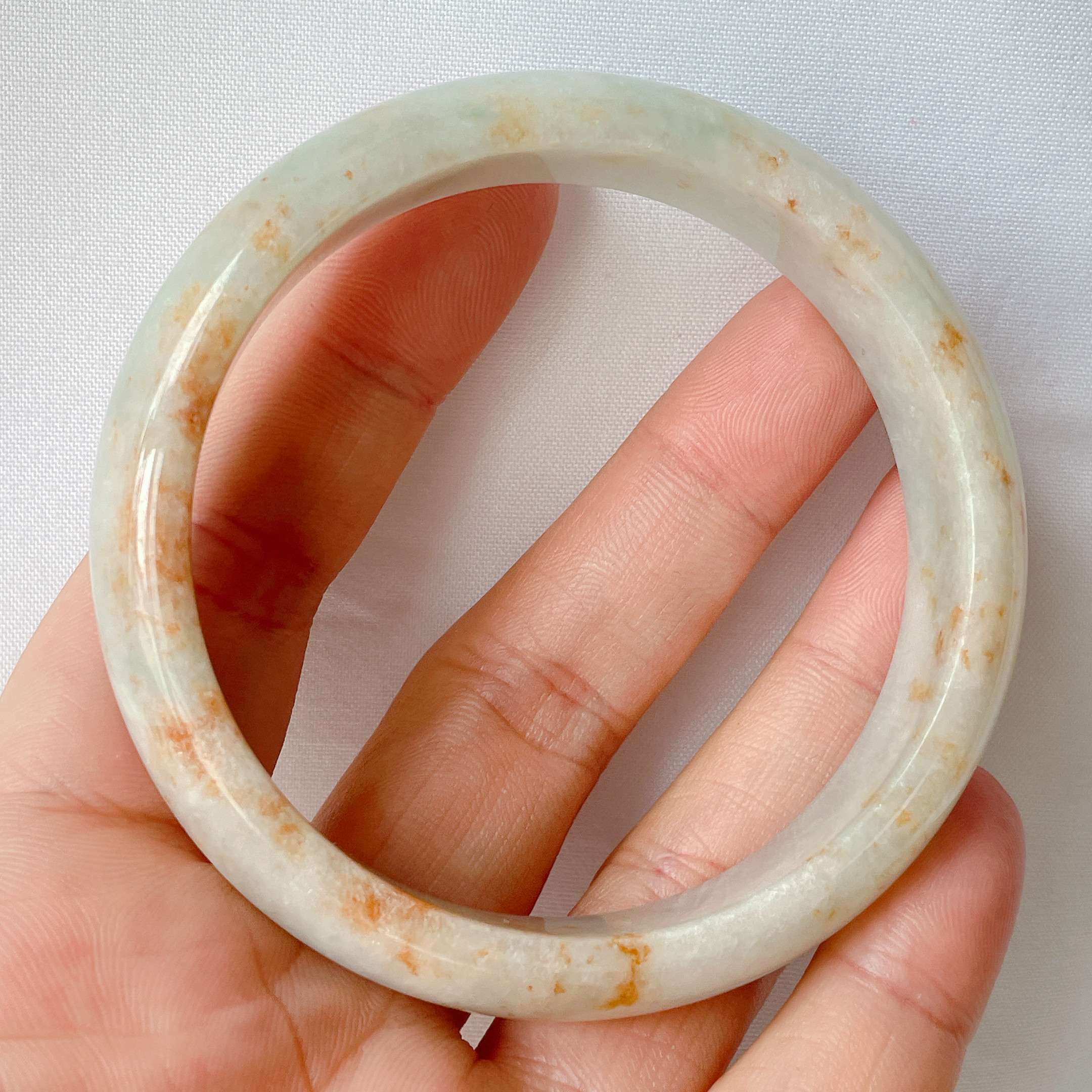 【新入荷】本翡翠保証‼️天然翡翠　赤翡翠洒金バングル　内径約56.8mm 鑑定書付 新入荷】本翡翠保証‼️天然翡翠赤翡翠洒金バングル内径約56.8mm