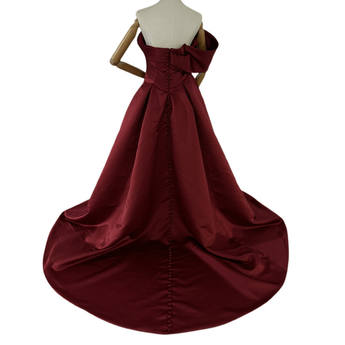 ウエディングドレス ショルダー型 ボルドー色 アンティークなドレス  