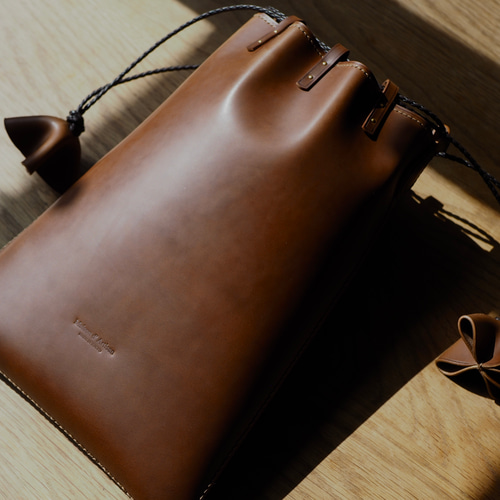 ハンドメイド　オーダー　バッグ　巾着 Rité】Yuft Cordovan/巾着/オーダー参考品 巾着バッグ Maison d