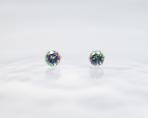 ミスティックトパーズのシンプルな一粒スタッドピアス】緑 紫/4mm