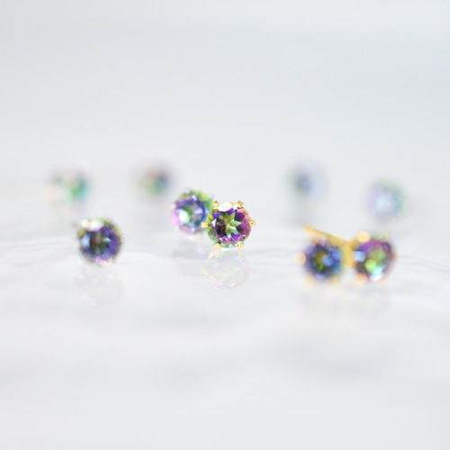 ミスティックトパーズのシンプルな一粒スタッドピアス】緑 紫/4mm