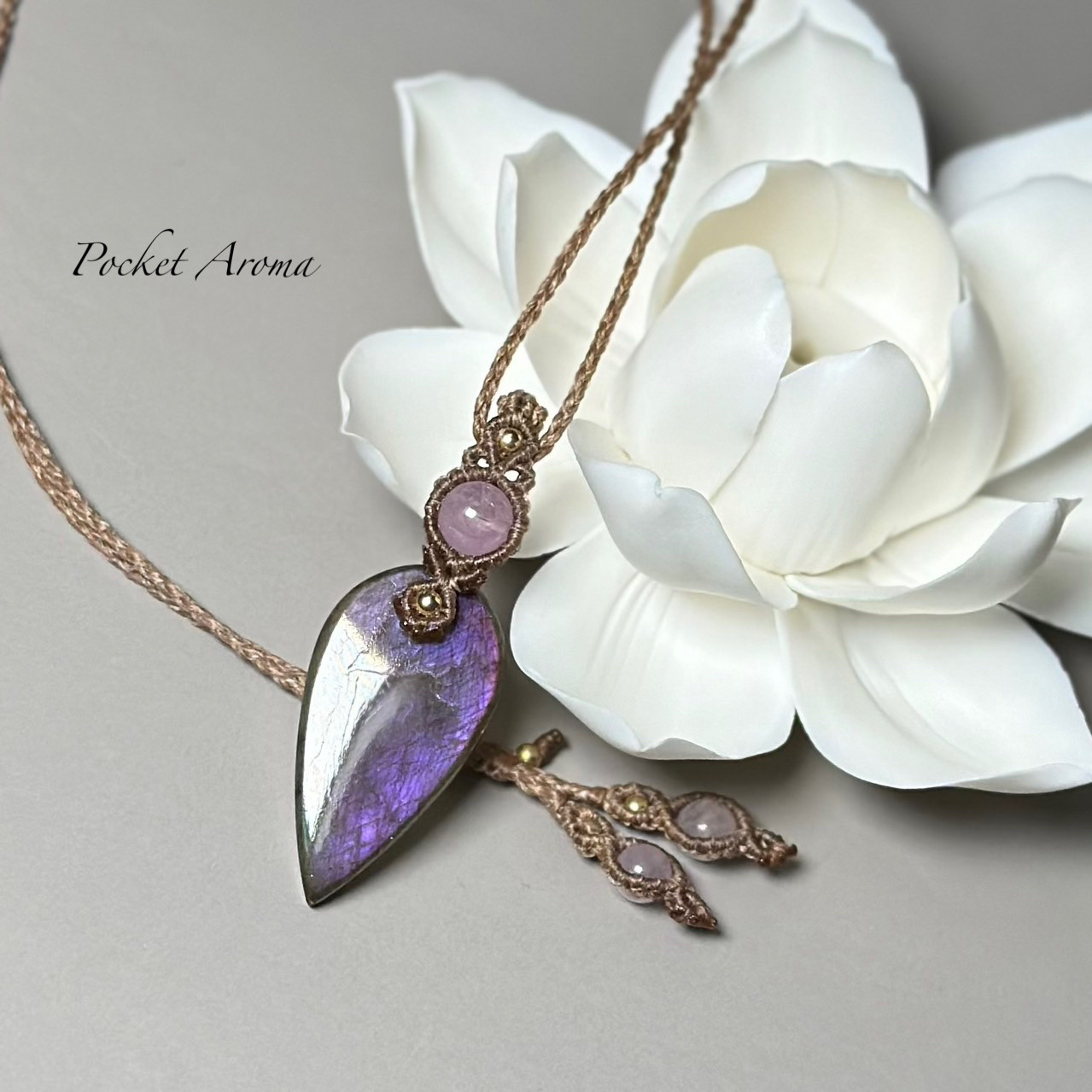 『藤姫』ラブラドライトとクンツァイトのマクラメペンダントネックレス