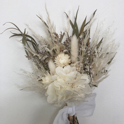 ドライフラワー　白紫陽花のスワッグブーケ　スワッグ　ウエディング　ラッピング対応　 3枚目の画像