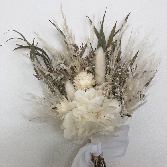 ドライフラワー　白紫陽花のスワッグブーケ　スワッグ　ウエディング　ラッピング対応　 3枚目の画像