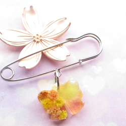 干したてのリボンクォーツは、フローラルな石鹸の匂いと優しさを感じます♪<カブトピンブローチ>SB1076 1枚目の画像