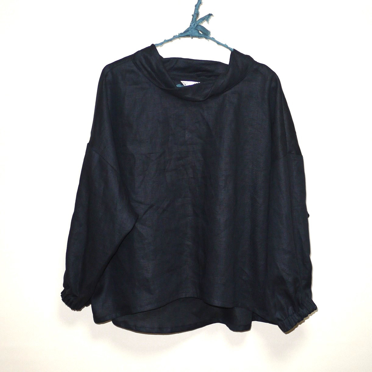 カラーリネン◆ツイストカラーのふんわりプル　長袖◆黒◆フリーサイズ（中厚、リネン100％）