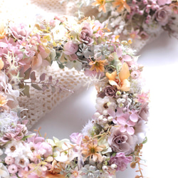 ニュアンスカラーのローズリース　アーティフィシャルフラワー フラワーリース　ギフト　プレゼント　結婚祝い　くすみピンク 3枚目の画像