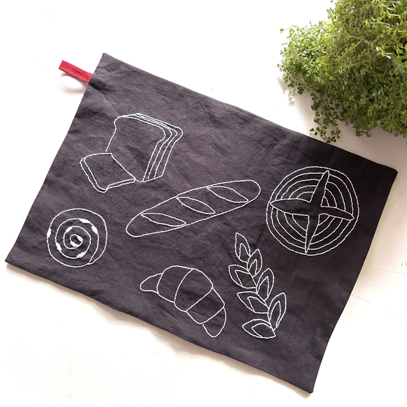 パンのオリジナルイラスト⭐︎刺繍マルチクロス① 1枚目の画像