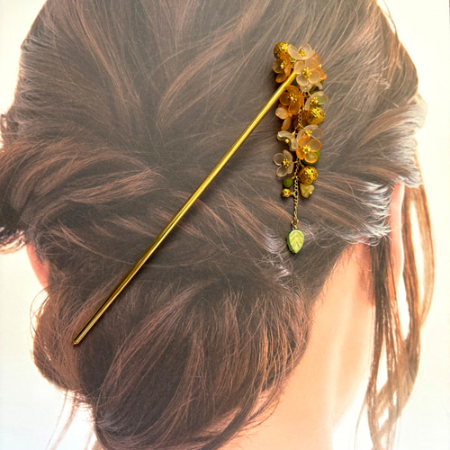 かんざし 金木犀の様なオレンジとクリーム色の半透明フラワーの鈴生り