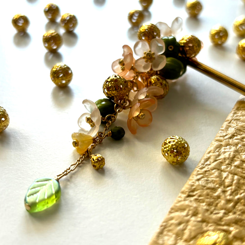 【ほぼ未使用】薄いピンクのカメリアかんざしゴールドのアンティーク風 ほぼ未使用】薄いピンクのカメリアかんざしゴールドの