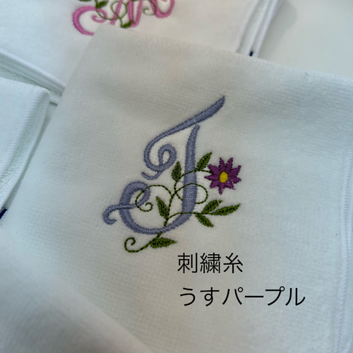 アンティークフランス 精緻なスカラップ 草花刺繍ハンカチーフ 花文字イニシャル イニシャル[Z]ジニアの花_刺繍入り白いハンカチーフ | mimi刺繍