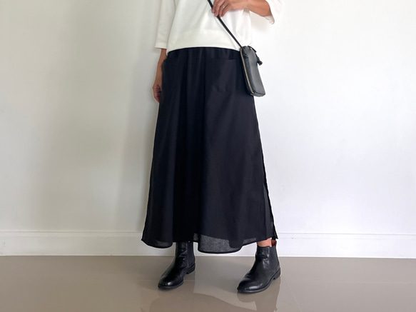 甘さを削ぎ落とした、凛とした佇まい。かっこいいワイドパンツ&スカート 春夏　黒 13枚目の画像