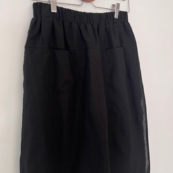 甘さを削ぎ落とした、凛とした佇まい。かっこいいワイドパンツ&スカート 春夏　黒 19枚目の画像