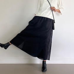 甘さを削ぎ落とした、凛とした佇まい。かっこいいワイドパンツ&スカート 春夏　黒 14枚目の画像