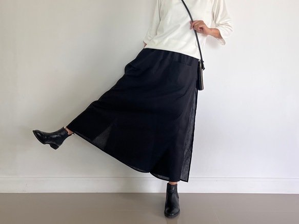甘さを削ぎ落とした、凛とした佇まい。かっこいいワイドパンツ&スカート 春夏　黒 14枚目の画像