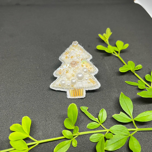 ビーズ刺繍ブローチ クリスマスツリー1 ブローチ Mayu 通販