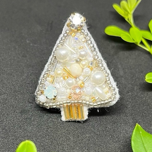 ビーズ刺繍ブローチ クリスマスツリー2 ブローチ Mayu 通販