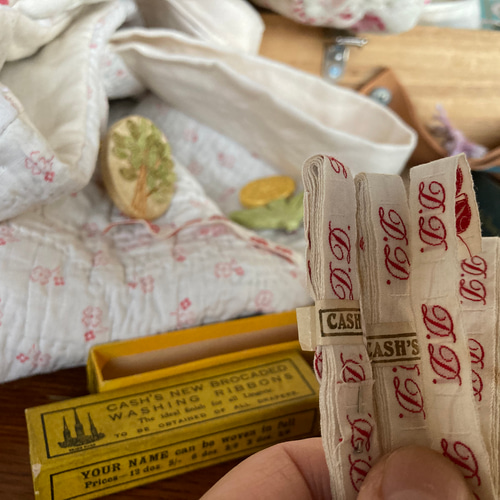 イギリスアンティーク　ダーラムキルトバッグ アメリカの | アンティークキルトショップ Dee's « ダーラム アンティーク雑貨