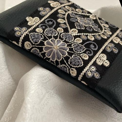 インド刺繍リボンのフェイクレザーミニポーチ ポーチ ume 通販