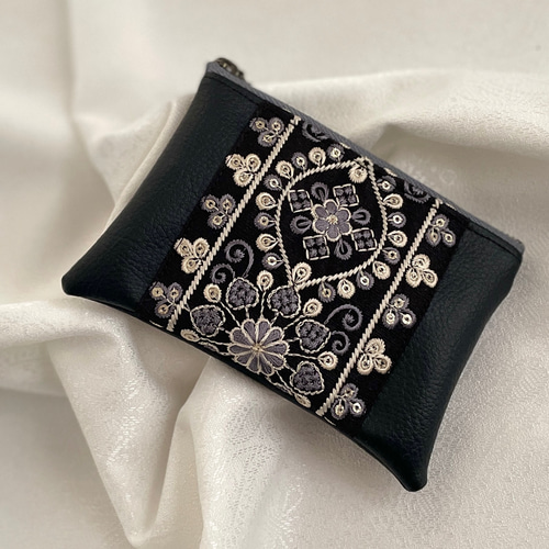 インド刺繍リボンのフェイクレザーミニポーチ ポーチ ume 通販