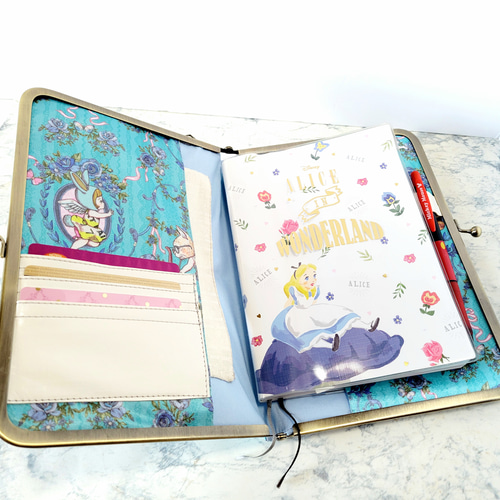 着せ替え可能な B6サイズがま口手帳カバー（ジョリーフルール） ブック