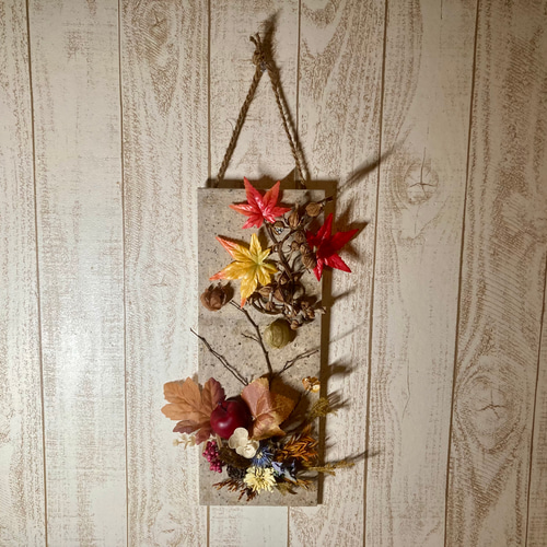 赤いドライフラワー入り壁掛け　インテリア　当時物 赤いドライフラワー入り壁掛け インテリア 当時物