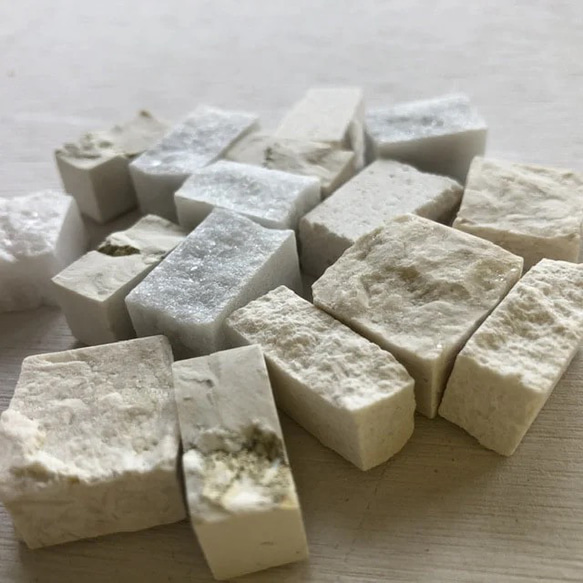 白〜クリームミックス　（大理石端材　モザイク材料） 1枚目の画像