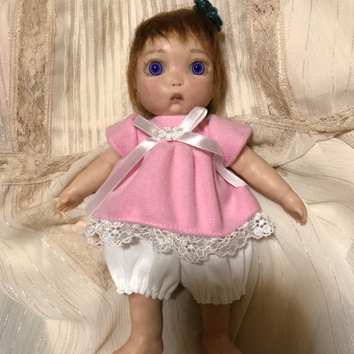 もちこ様専用　「水玉模様の女の子」 紙粘土　人形　ハンドメイド　壁飾　壁掛
