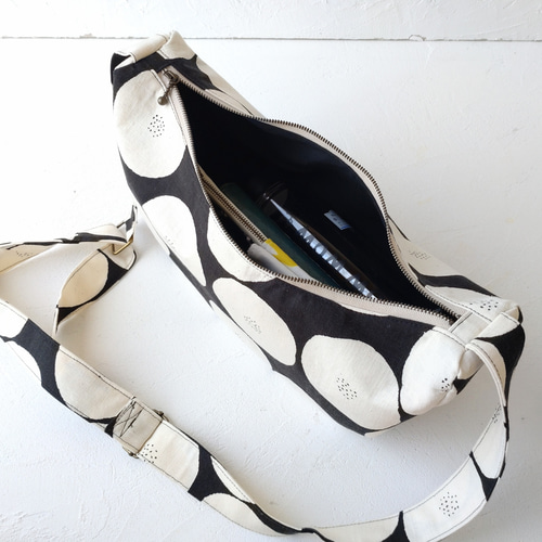 黒のあんぱん柄 ボディバッグ ショルダーバッグ ボディバッグ