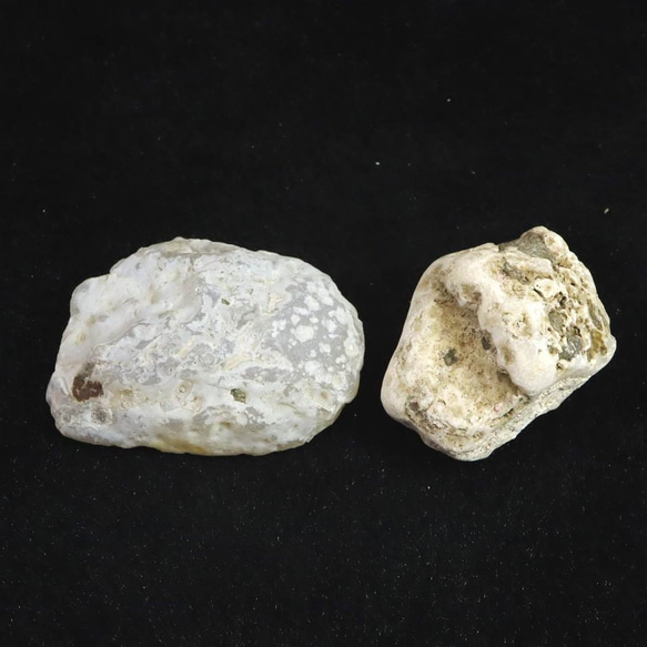 島根県大津島産 玉髄 カルセドニー 原石2個セット 70.3g #46166