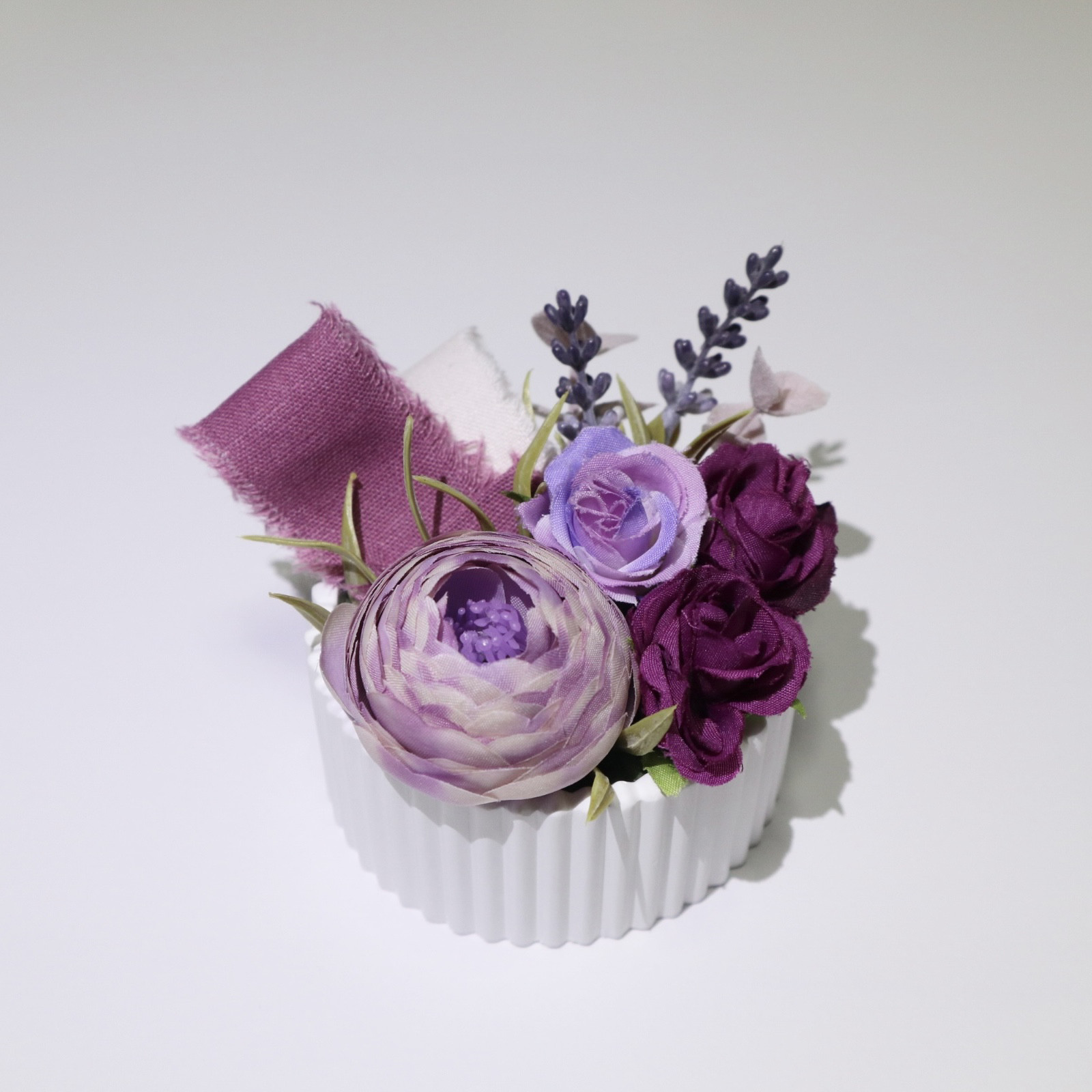 【専用です】紫系薔薇のフリル壁掛け兼置き型クレイフラワーアレンジ✨ハンドメイド
