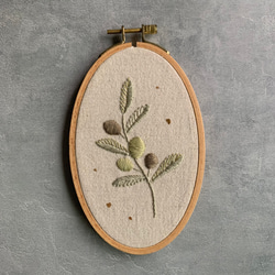 受注制作】「ひと枝のオリーブ」手刺繍ファブリックパネル
