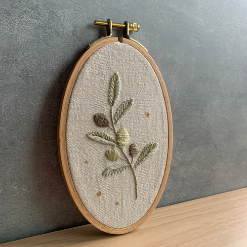 受注制作】「ひと枝のオリーブ」手刺繍ファブリックパネル