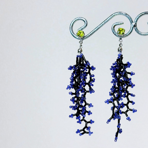 クリスタルとビーズのじゃらじゃらピアス（GREEN×PURPLE) ピアス