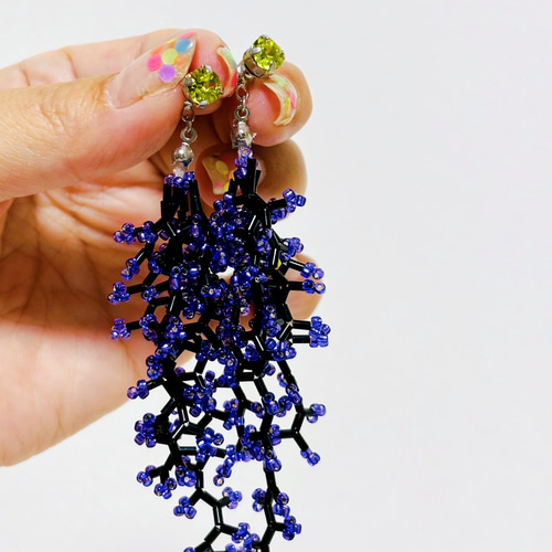 クリスタルとビーズのじゃらじゃらピアス（GREEN×PURPLE) ピアス