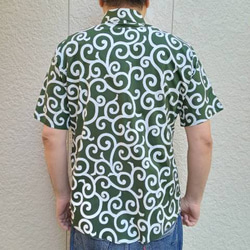 半袖和柄シャツ（大唐草模様）みどり色 3枚目の画像