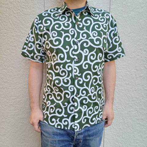 半袖和柄シャツ（大唐草模様）みどり色
