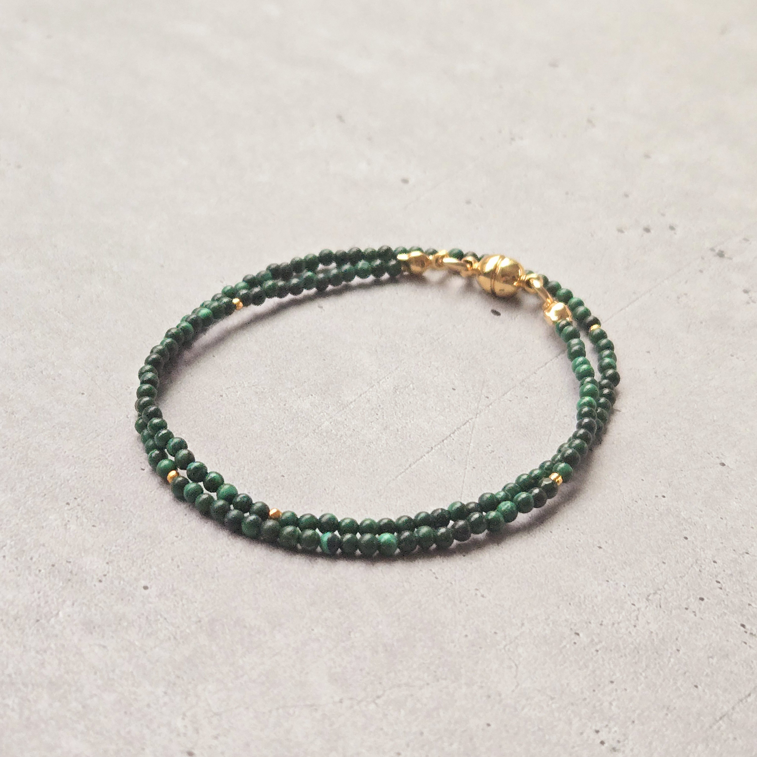 【再販×２】極小マラカイトの2連ブレスレット　＼不器用さんでも安心、ストレスゼロのワンタッチ装着！／