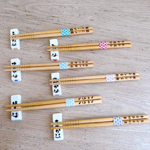 ◇SALE◇550円→350円♡名入れ箸＆箸置きセット〜出産祝い、入学卒園