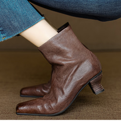 履くだけでトレンド感が出る、太ヒールショートブーツ。 本革 ブーツ