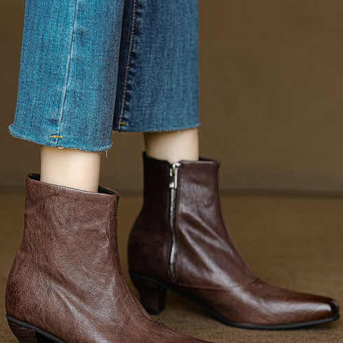 COLE HAAN ショートブーツ レザー　25cm 太ヒール サイドジップ 履くだけでトレンド感が出る、太ヒールショートブーツ。 本革 ブーツ