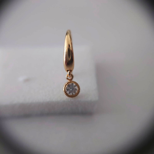 オデュース4℃ ピアス K18 ダイヤモンド アメリカンフック P00198 K18 アメリカンフックピアス フレームレス 0.16ct