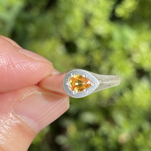 オレンジイエロー サファイア しずく 0.4ct 変形印台 シルバーSV925