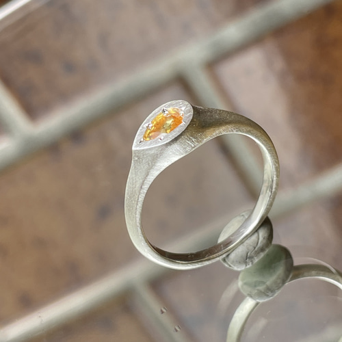 オレンジイエロー サファイア しずく 0.4ct 変形印台 シルバーSV925