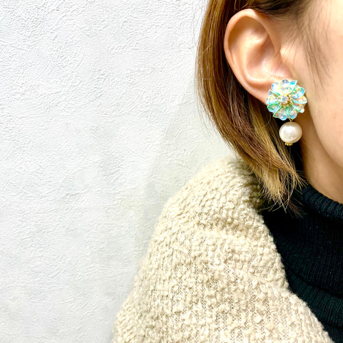 華- スパンコール ブルー／お花/パール/ ピアス/イヤリング ピアス  