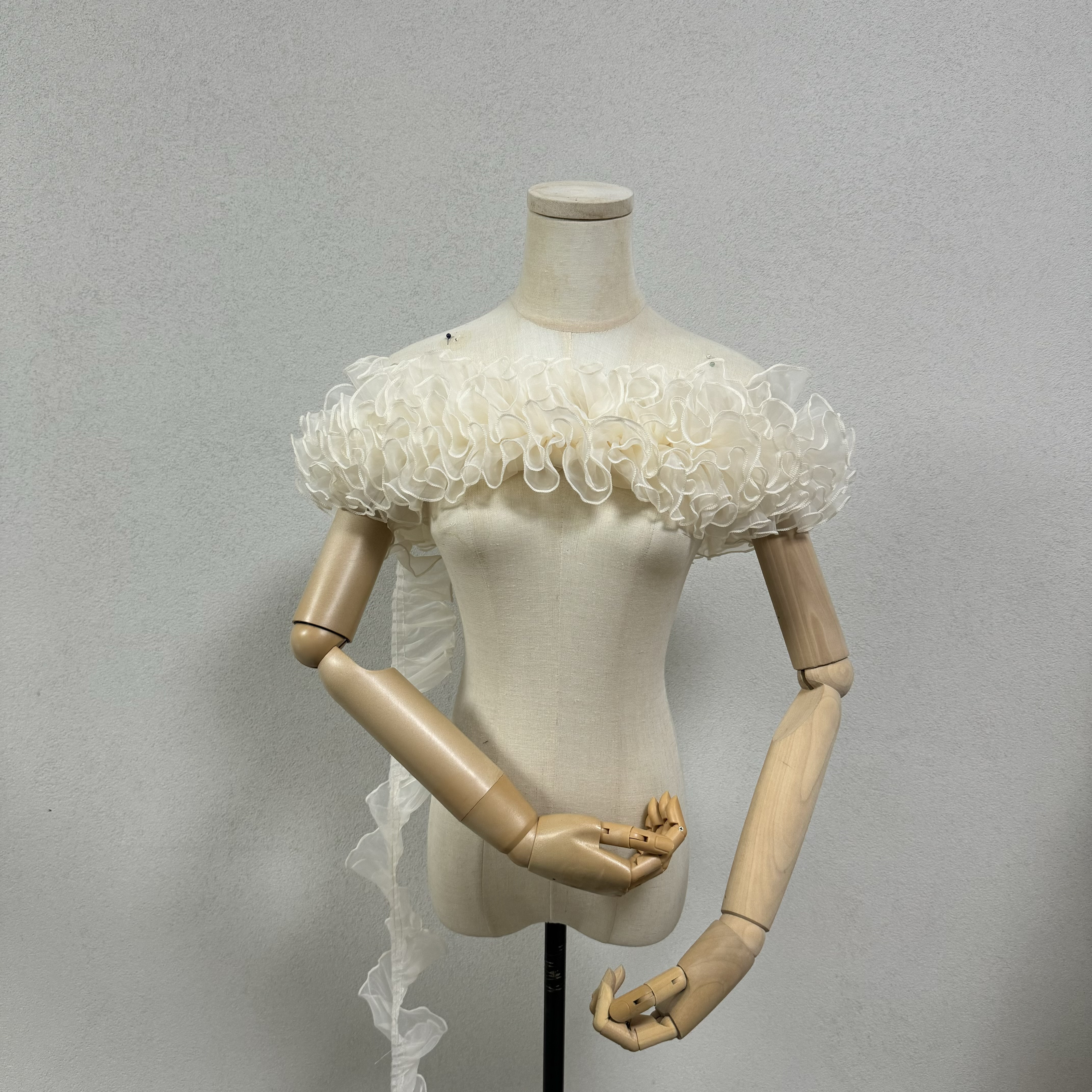 買わないと損！シャンパン色　カラー変更可能　取り外し可能オフショルダー　二の腕カバー　フリル　可愛い　サイズオーダー可能