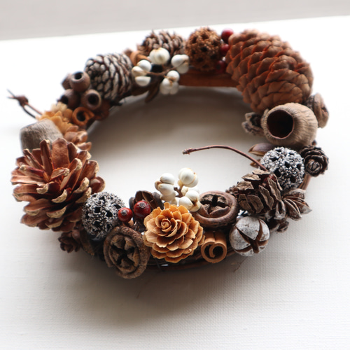 オリジナルリースブラウンL 木の実の秋リース リース viento 通販 18192899｜Creema(クリーマ)